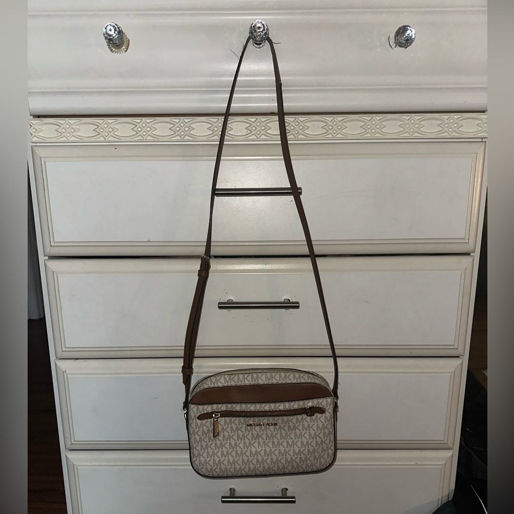 Micheal Kors crossbody purse